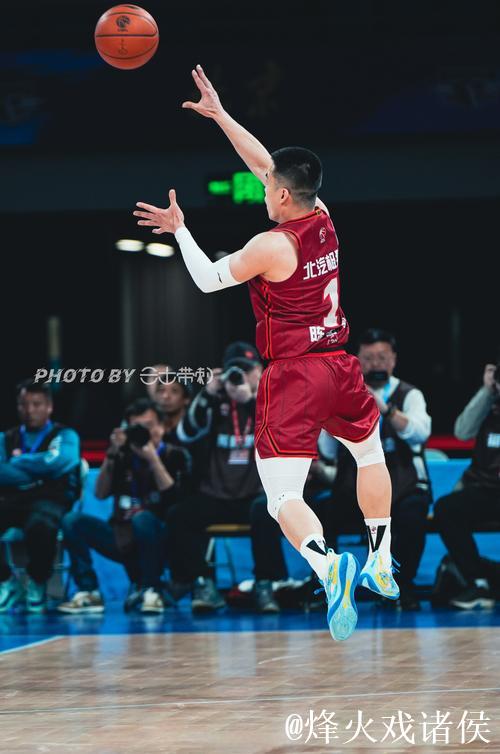 媒体人建议:中国男篮需在世预赛窗口期研究防守陈盈骏 媒体人建议:中国男篮需在世预赛窗口期研究防守陈盈骏