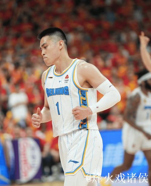 媒体人建议:中国男篮需在世预赛窗口期研究防守陈盈骏 媒体人建议:中国男篮需在世预赛窗口期研究防守陈盈骏